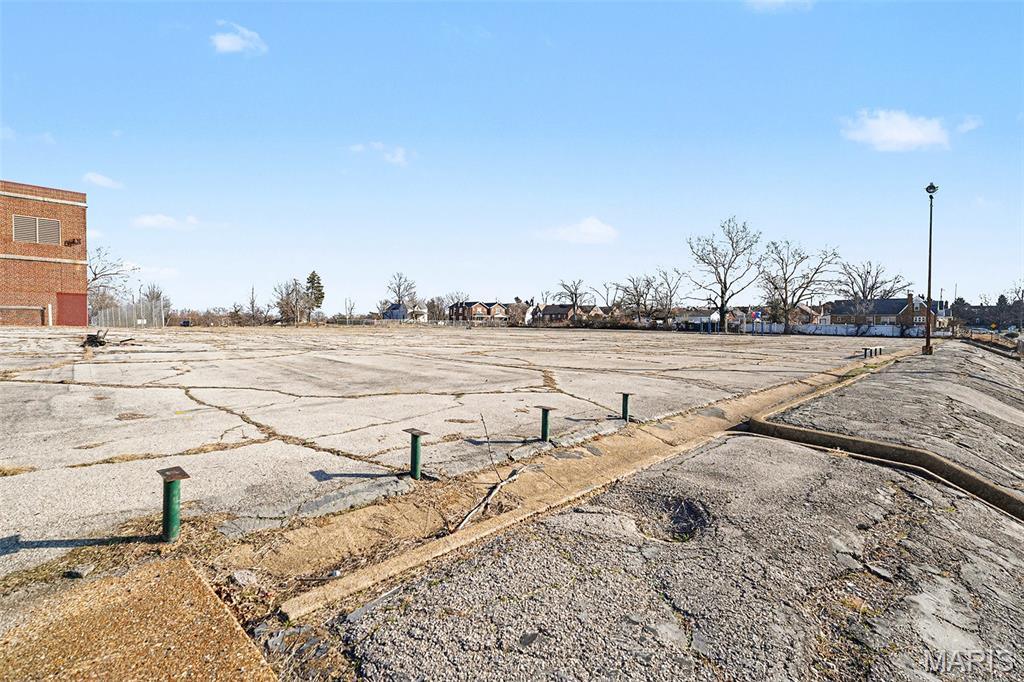 Woodland - Commercial Sale