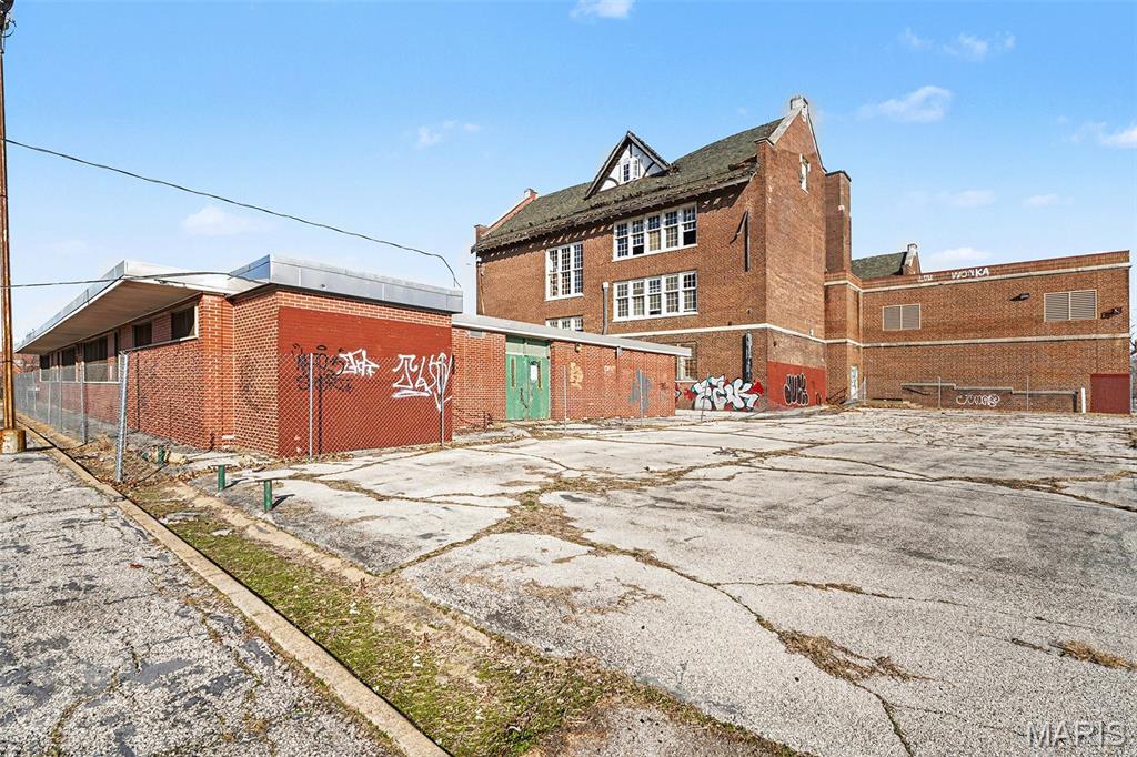 Woodland - Commercial Sale