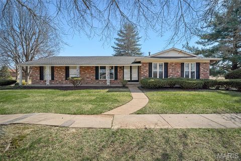 Photo of 3906 Argonne Forest Drive, Florissant, MO 63034 (MLS # 26016933)