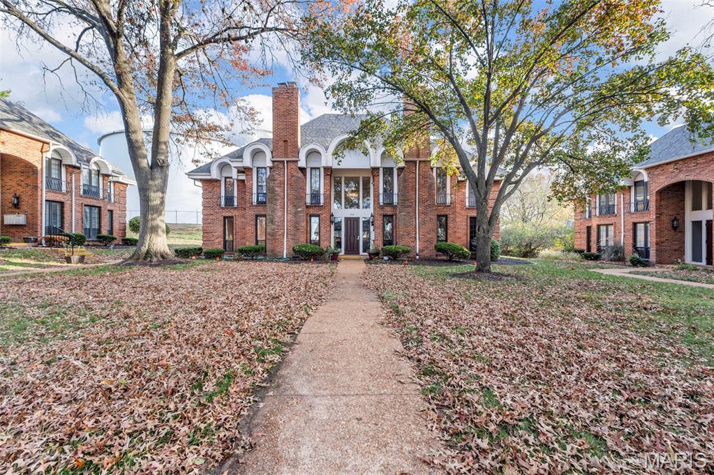 916 Claytonbrook Drive 1