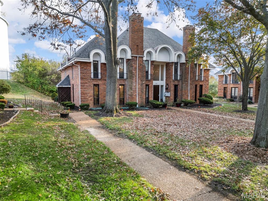 916 Claytonbrook Drive 1