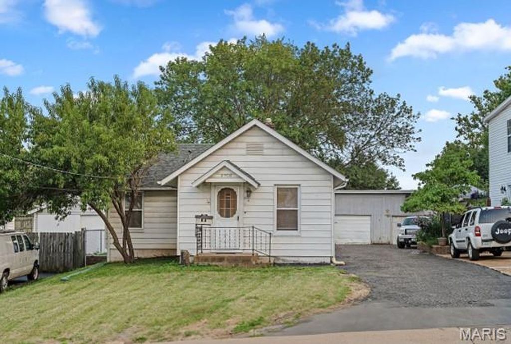 Photo of 8908 W Pendleton Avenue, St Louis, MO 63144 (MLS # 25073071)