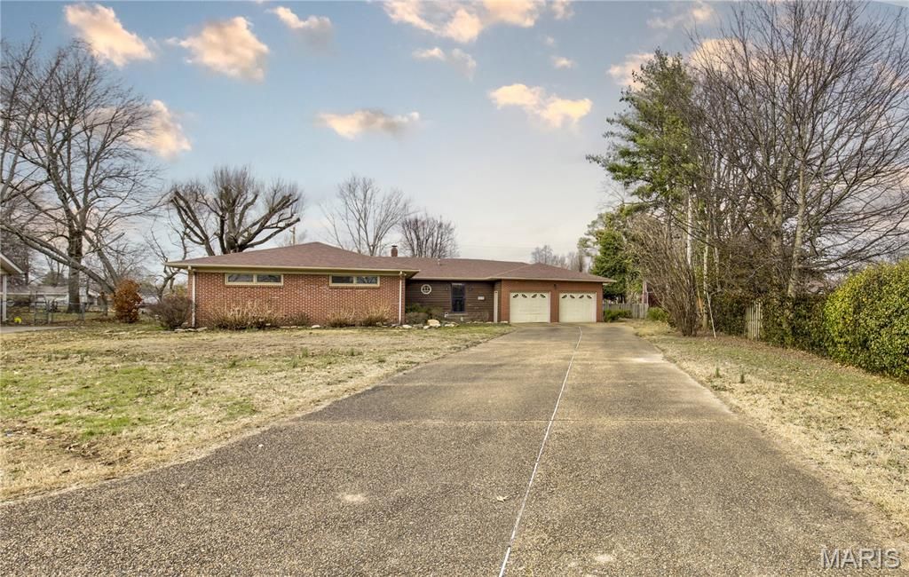 Photo of 307 Circle Drive, Sikeston, MO 63801 (MLS # 26012427)