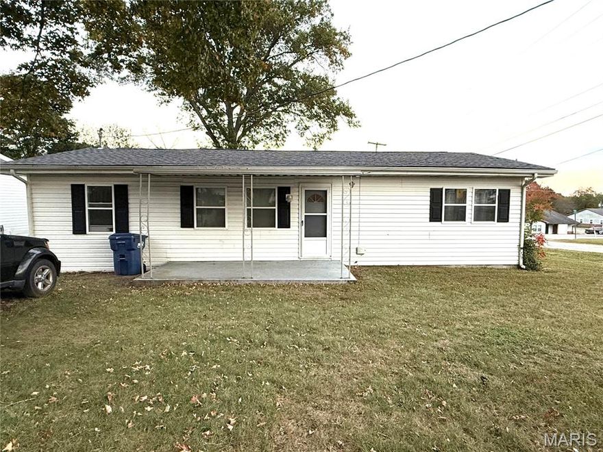 Welcome home to this inviting 3 bedroom, 2 bath ranch-style home perfectly situated on a spacious corner lot in town. Located in a quiet neighborhood, this property offers the convenience of in-town living with the added bonus of direct access to the Tiger Walking Trail at Salem Upper Elementary School—ideal for morning walks, evening strolls, or family outings. Contact us today to schedule a showing!