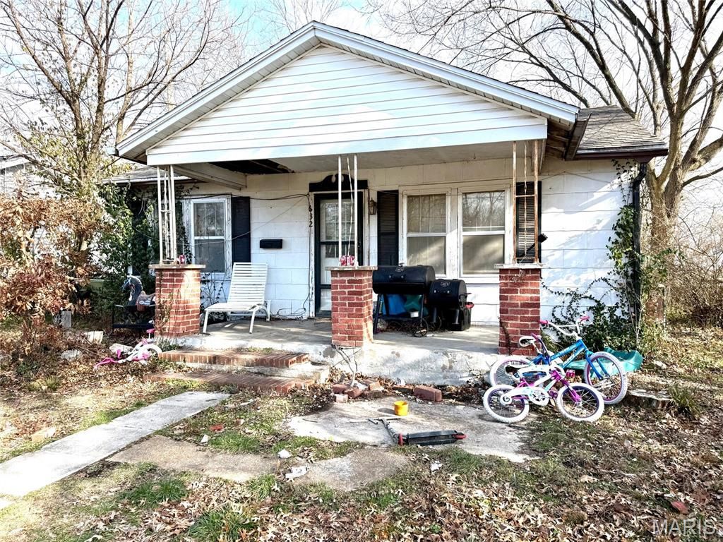 Photo of 632 Bennett Street, Lebanon, MO 65536 (MLS # 25079880)
