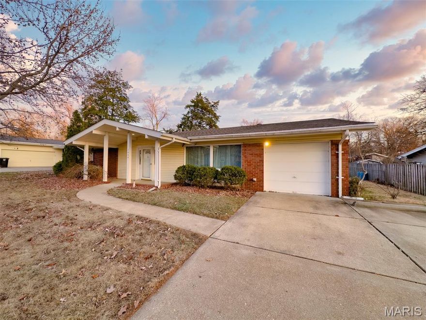 Welcome home to this spacious 4 bedroom ranch in Robinwood West subdivision! Conveniently located close to numerous restaurants, entertainment venues, shops, parks and more! For summer fun you'll love the neighborhood pool, clubhouse and park! A large covered porch greets you, enter to find a floor plan boasting a lovely Living Room... and a formal Dining Room... perfect for entertaining. Nice open Kitchen, Breakfast room and Family room featuring large sliding glass doors to the covered patio and level, fenced yard! The Kitchen features granite counters and a large pantry while the Breakfast room with built-in bar area. Master Bedroom offers full Bath. Bedrooms 2, 3 & 4 are serviced by the Hall Bath. Laundry room expansive for extra storage...Perfect for a tool/work space area, hobby room, arts & crafts or mud room with backyard & garage access. Sellers prefer as is sale but will perform occupancy inspection and allow buyer to do inspections.