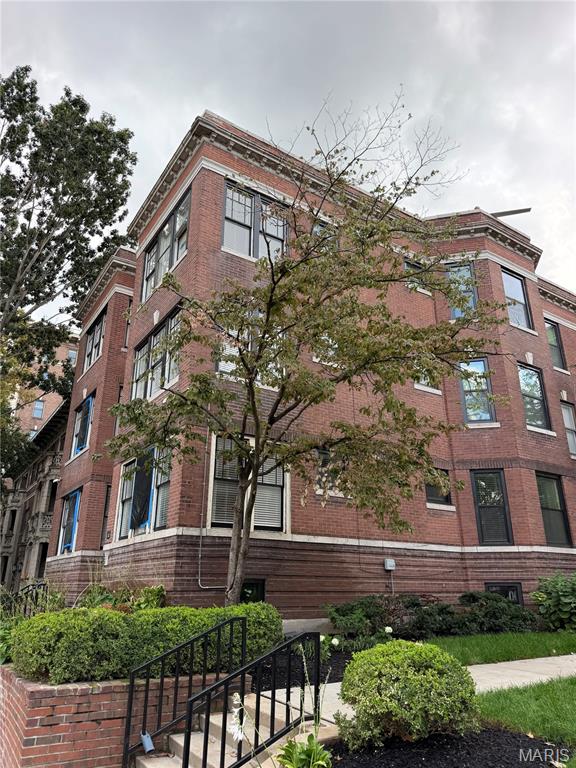Photo of 527 Clara Avenue #2A, St Louis, MO 63112 (MLS # 26066786)