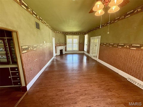 Tiny photo for 219 N Main Cross Street, Bowling Green, MO 63334 (MLS # 26051951)