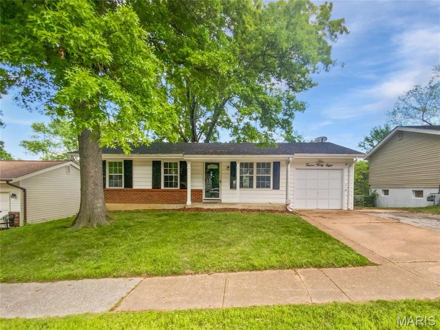 100-Day Home Warranty coverage available at closing. 
Seller may consider buyer concessions if made in an offer and seller has passing OI. Come see this charming home now on the market!  Discover a bright interior tied together with a neutral color palette. You'll love cooking in this kitchen, complete with a spacious center island and a sleek backsplash. The primary bathroom features plenty of under sink storage waiting for your home organization needs. Take it easy in the fenced in back yard. The sitting area makes it great for BBQs! Like what you hear? Come see it for yourself!