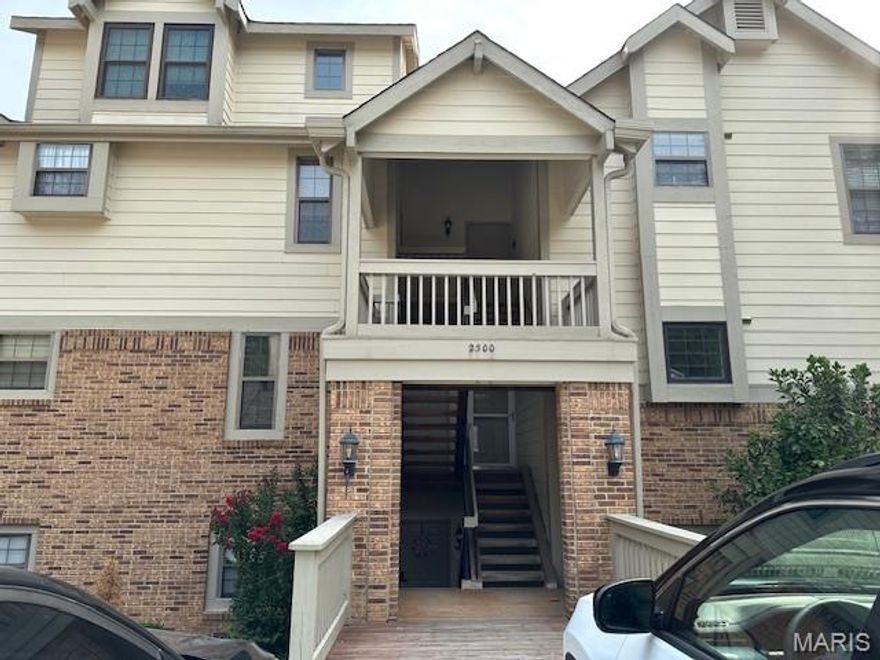 Great opportunity a top floor condo in a sought after Parkside Condos. Open floor plan, 2 bedroom, 2 bath with private one car-carport. Located in the highly desirable Parkside Condo Complex! Kitchen, bathrooms and flooring all in a good condition, however a cosmetic update could boost this top floor condo with vaulted ceilings to a beautiful place to call home. The sliding glass door brings lots of natural light & opens to a covered deck with storage area, overlooking a beautiful park-like view. Parking a cinch in the carport and 1 parking space - guest parking close as well. HOA covers water, trash, sewer, landscaping/lawn, snow removal, clubhouse, some insurance AND in-ground pool just steps from this unit! Located minutes from the Maryland Heights Rec Center, Adjacent to Creve Coeur Park! Opportunity is awaiting. The condo is being in AS IS and current condition, however there is only cosmetic improvement could be done, otherwise it can be occupied in it's current condition.