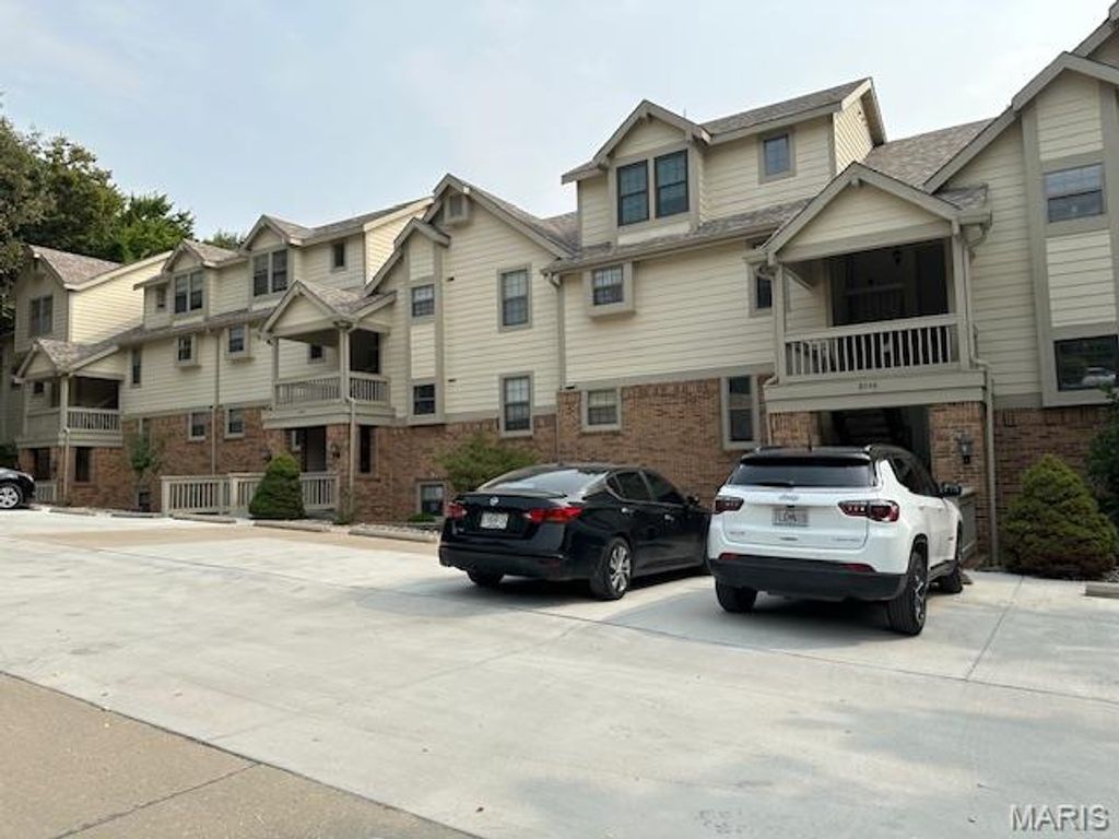 Photo of 2300 Yellowstone Park Court #F, Maryland Heights, MO 63043 (MLS # 26013641)