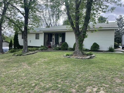 Photo of 15594 Horse Shoe Lane Ln, Dexter, MO 63841 (MLS # 26023438)