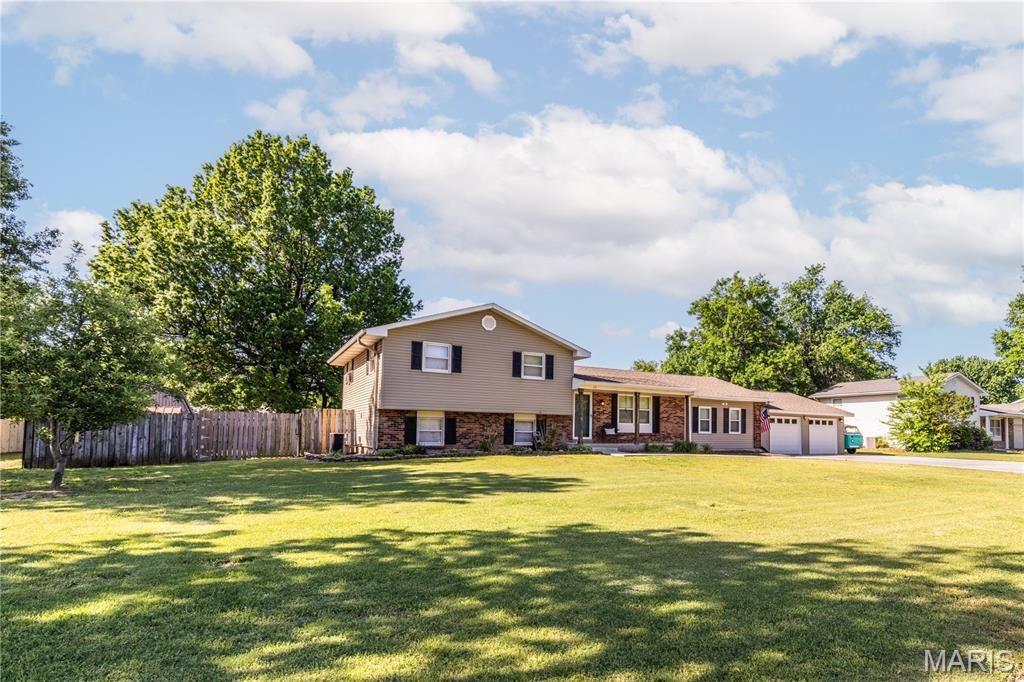 Photo of 113 Holmes Dr Dr, Sikeston, MO 63801 (MLS # 26023811)
