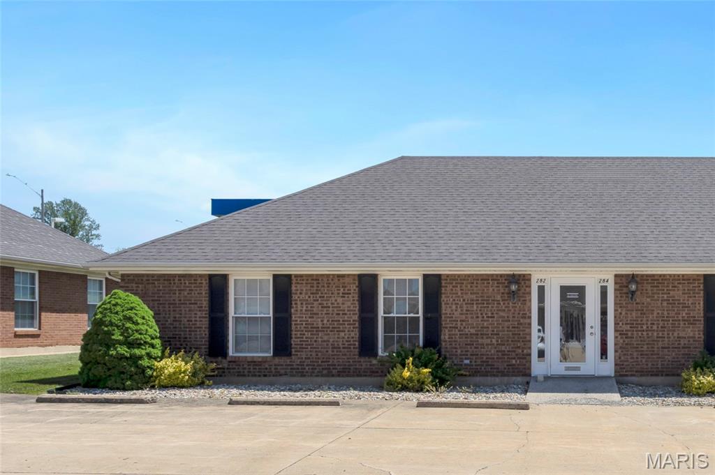 Photo 1 of 13 — 282 Southwoods Drive, Columbia, IL 62236