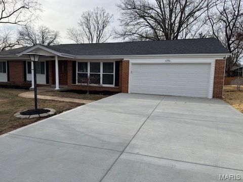 701 Fernview Drive Creve Coeur MO 63141