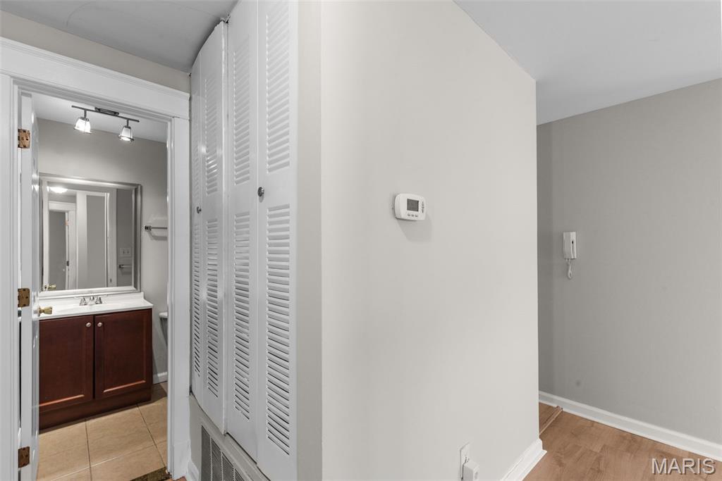 Debaliviere Place West Ph I - Residential