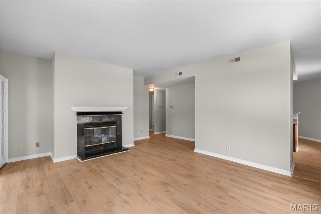 Debaliviere Place West Ph I - Residential