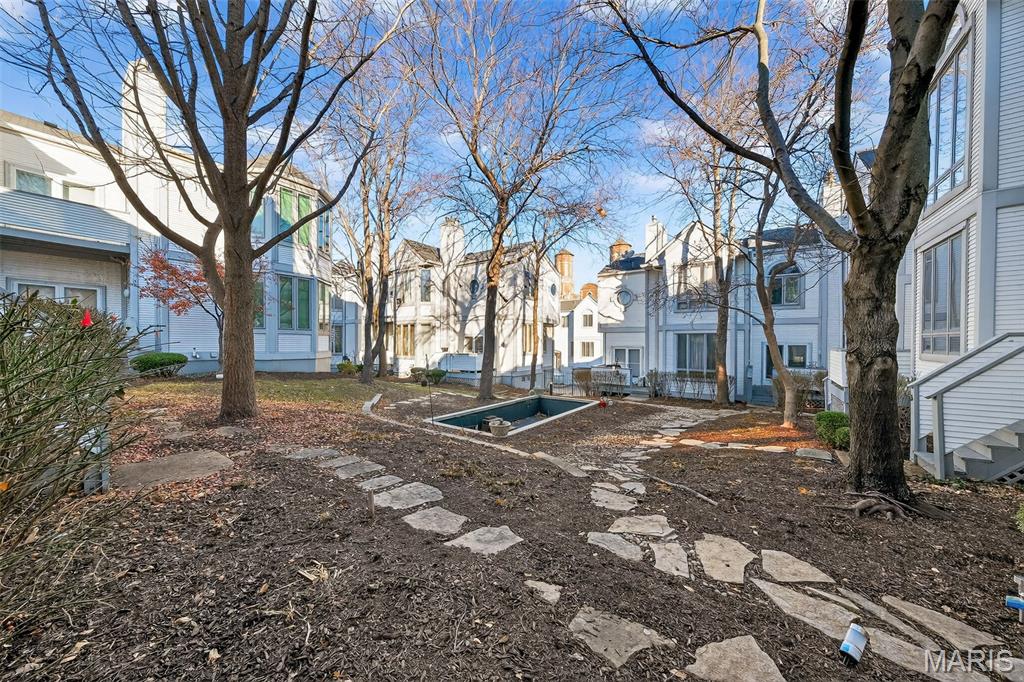 COLUMBUS SQUARE - Residential Lease