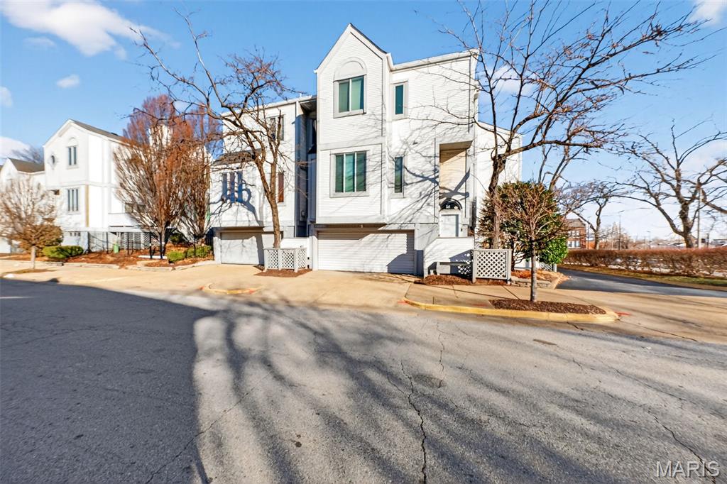 COLUMBUS SQUARE - Residential Lease