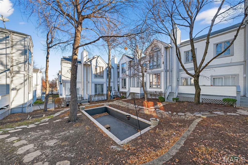 COLUMBUS SQUARE - Residential Lease