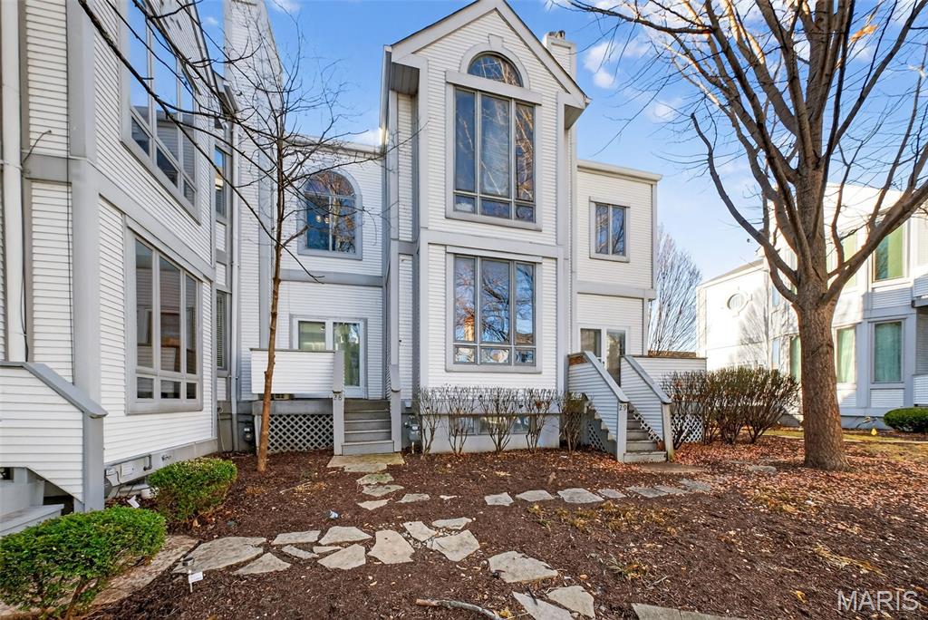 COLUMBUS SQUARE - Residential Lease