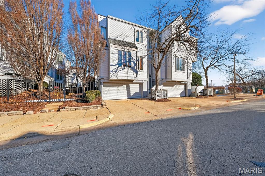 COLUMBUS SQUARE - Residential Lease