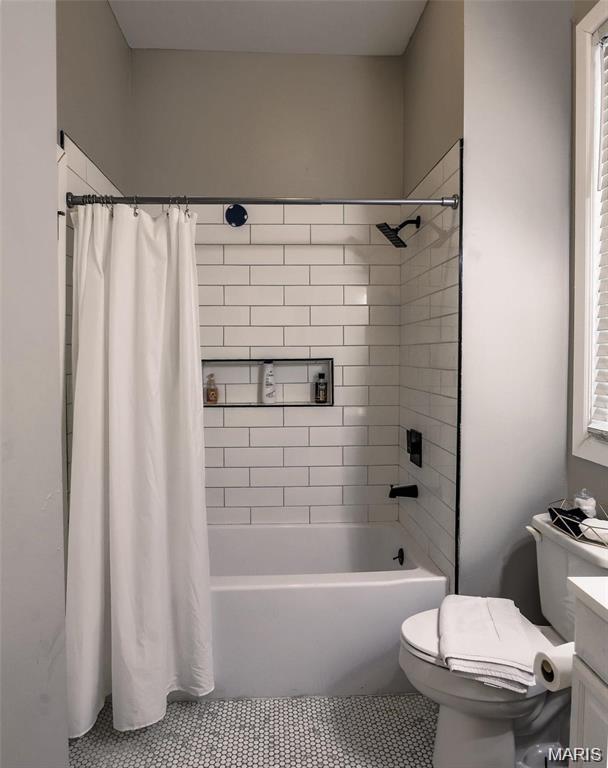 COLUMBUS SQUARE - Residential Lease