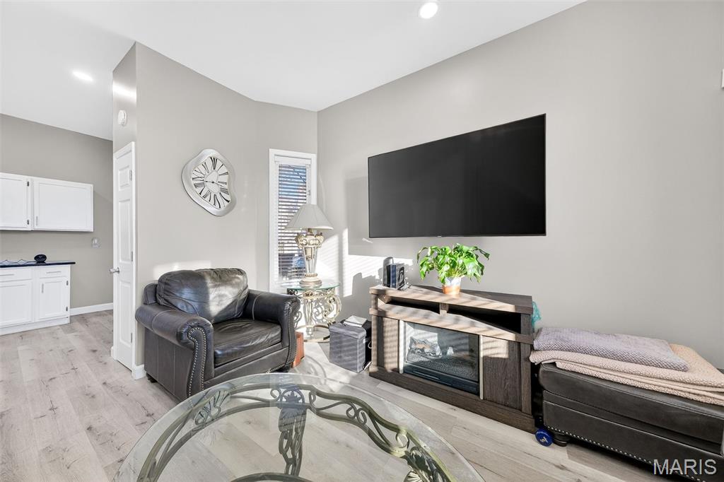 COLUMBUS SQUARE - Residential Lease