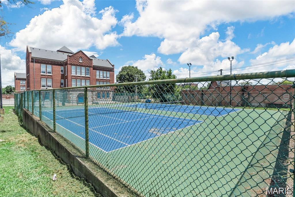 COLUMBUS SQUARE - Residential Lease