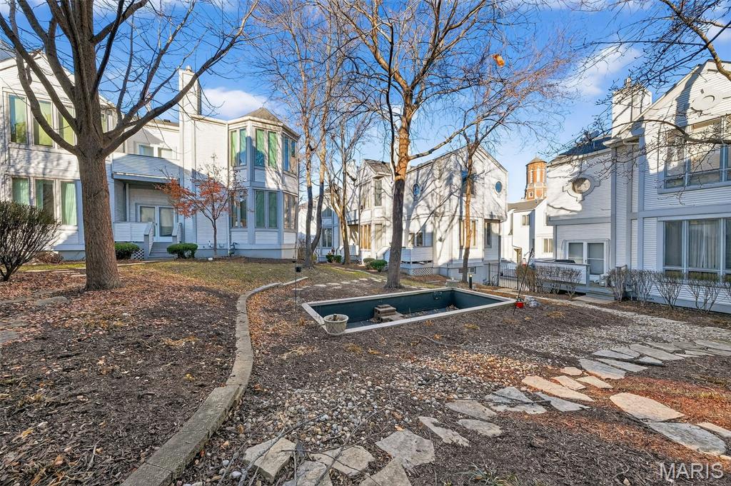 COLUMBUS SQUARE - Residential Lease