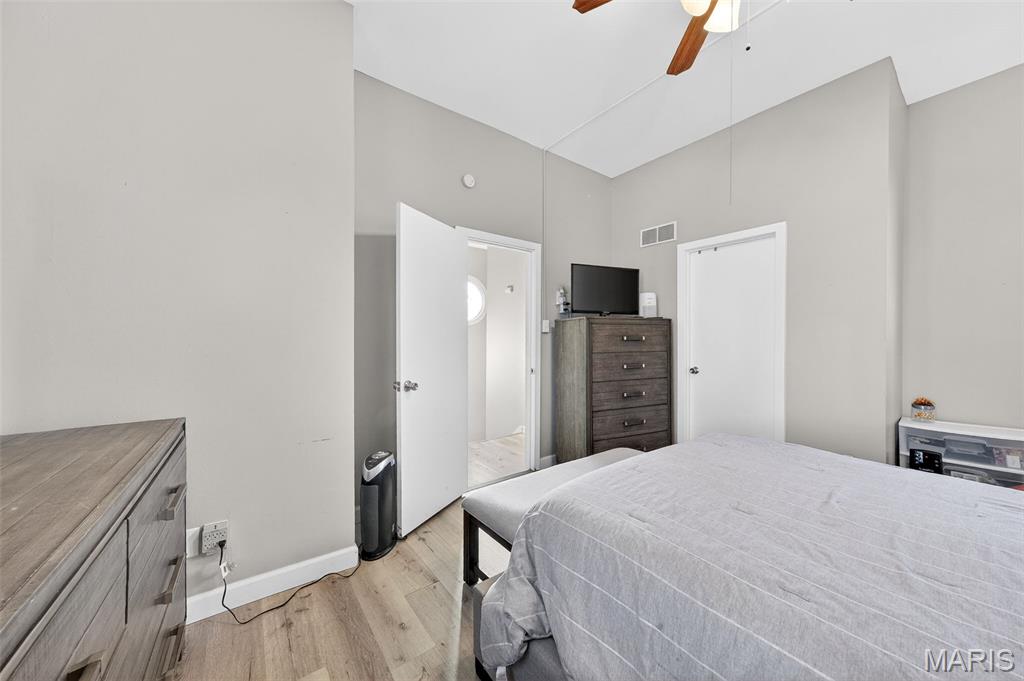 COLUMBUS SQUARE - Residential Lease