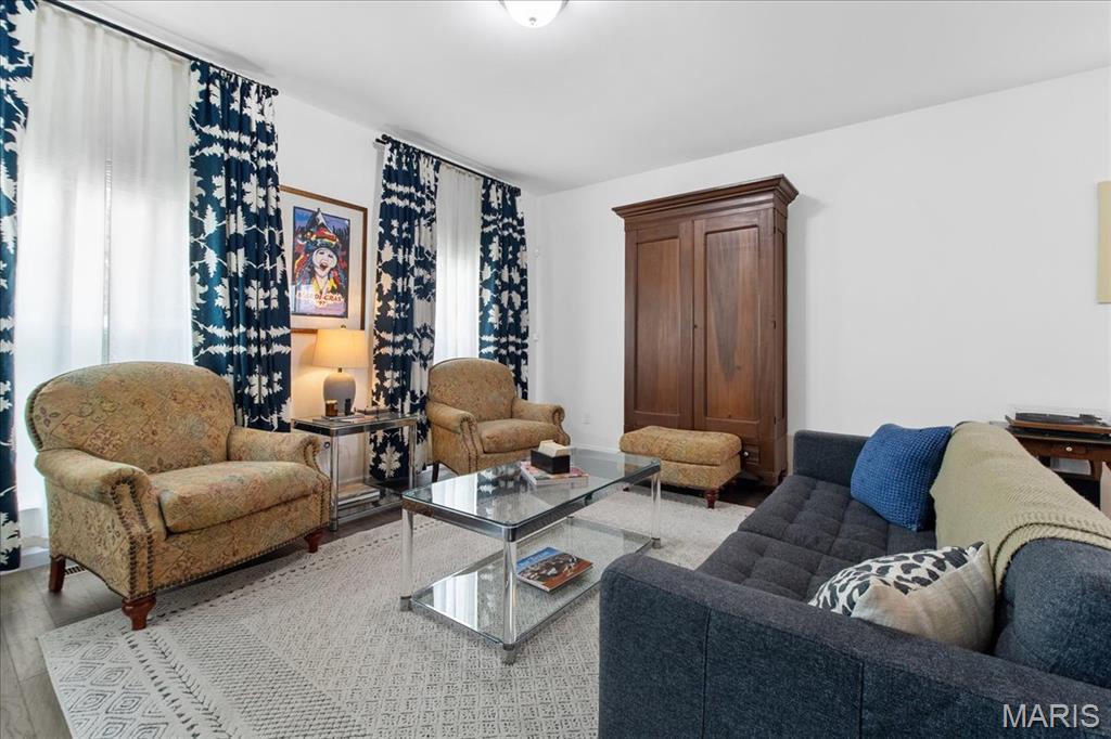 St Louis, Missouri 63104, United States, 3 Bedrooms Bedrooms, ,3 BathroomsBathrooms,Residential,Active,198182