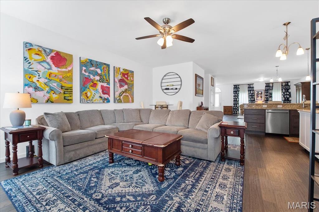 St Louis, Missouri 63104, United States, 3 Bedrooms Bedrooms, ,3 BathroomsBathrooms,Residential,Active,198182