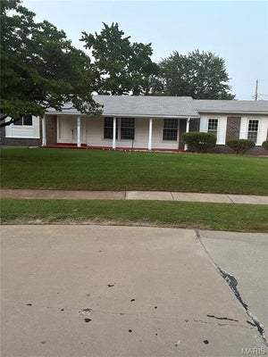 2910 WELLINGTON DR, FLORISSANT, MO 63033 - Image 19c0c80d1e8e7a6856f86e8ec3c4e57c/2291939657