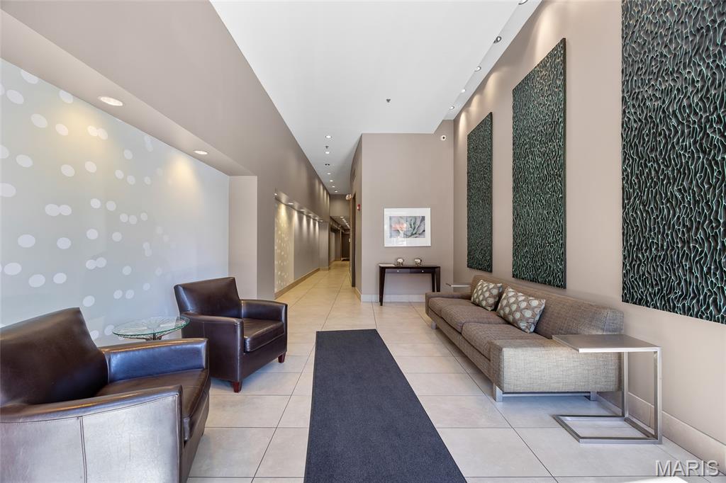 9 N Euclid Avenue 303
