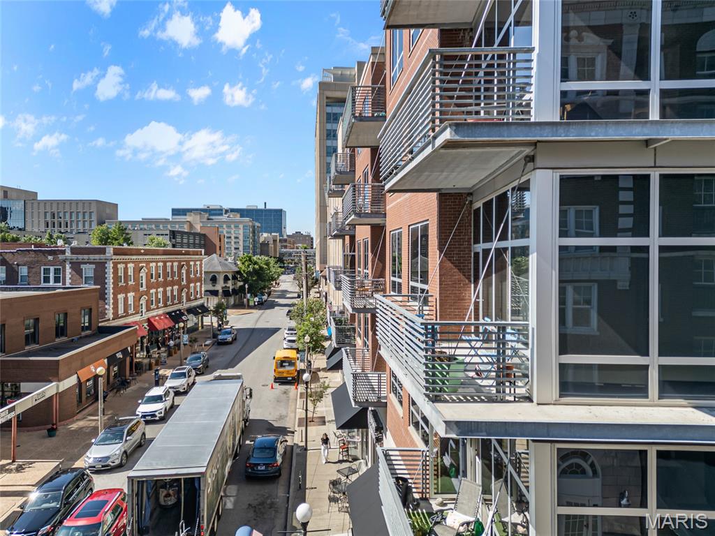 St Louis, Missouri 63108, United States, 1 Bedroom Bedrooms, ,2 BathroomsBathrooms,Residential,Active,136342