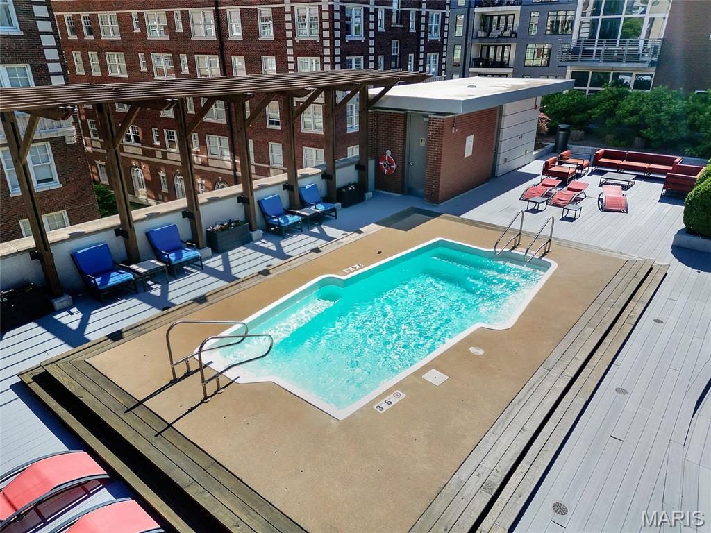 St Louis, Missouri 63108, United States, 1 Bedroom Bedrooms, ,2 BathroomsBathrooms,Residential,Active,136342