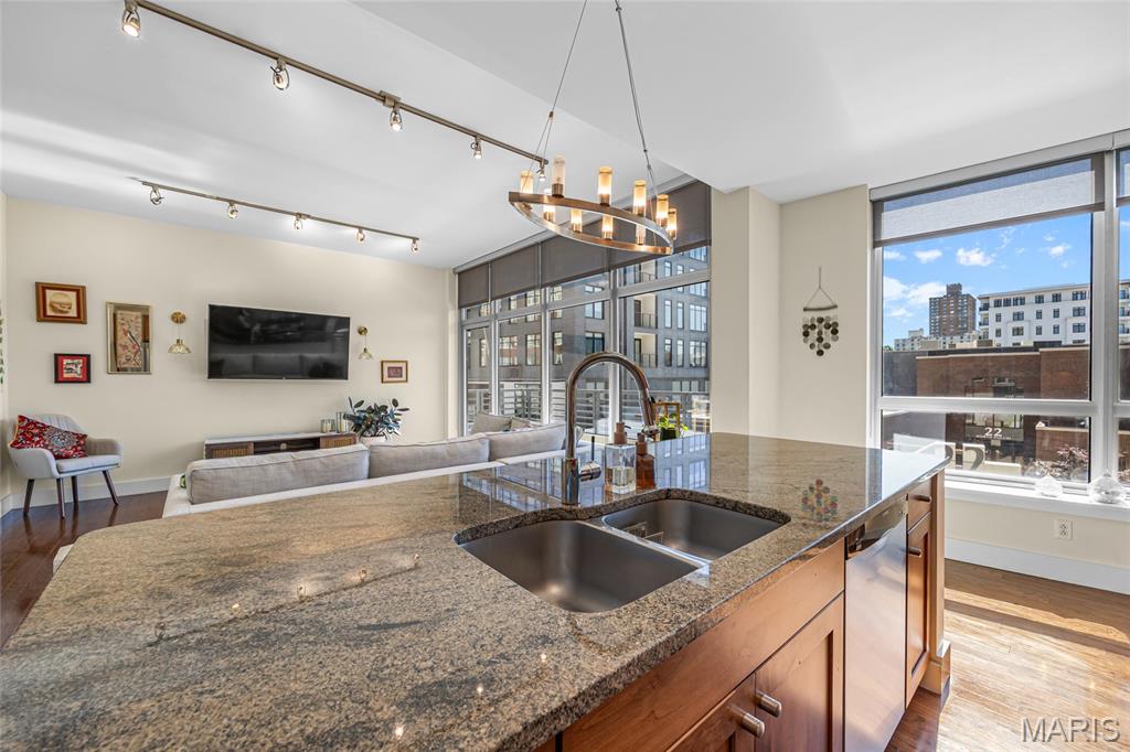 St Louis, Missouri 63108, United States, 1 Bedroom Bedrooms, ,2 BathroomsBathrooms,Residential,Active,136342