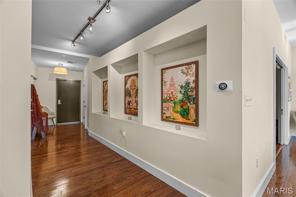 9 N Euclid Avenue 303