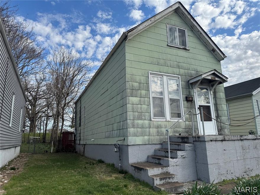 Home is being sold in current condition. Seller to do NO inspections or repairs.