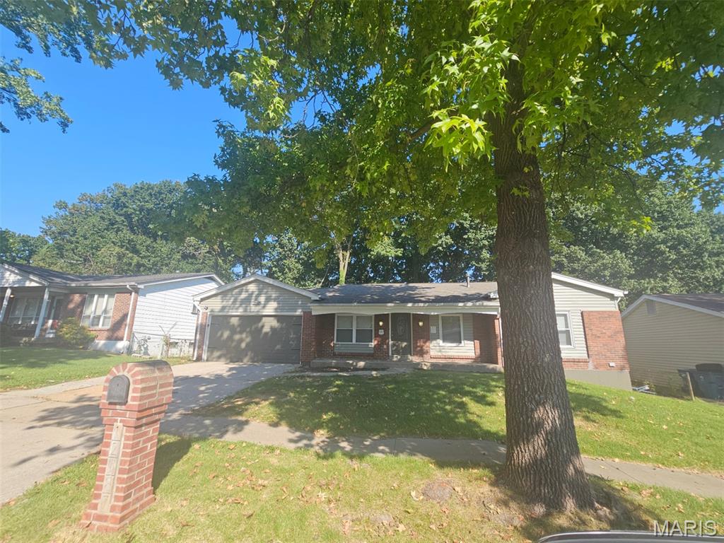 Photo of 12987 Verwood Drive, Florissant, MO 63033 (MLS # 26067753)