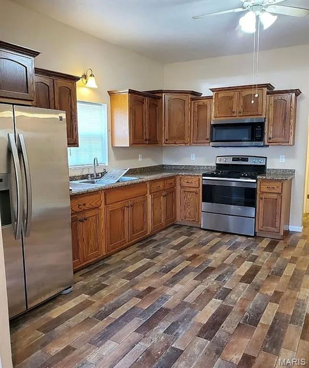 Photo of 1039 Franklin, Poplar Bluff, MO 63901 (MLS # 25072999)