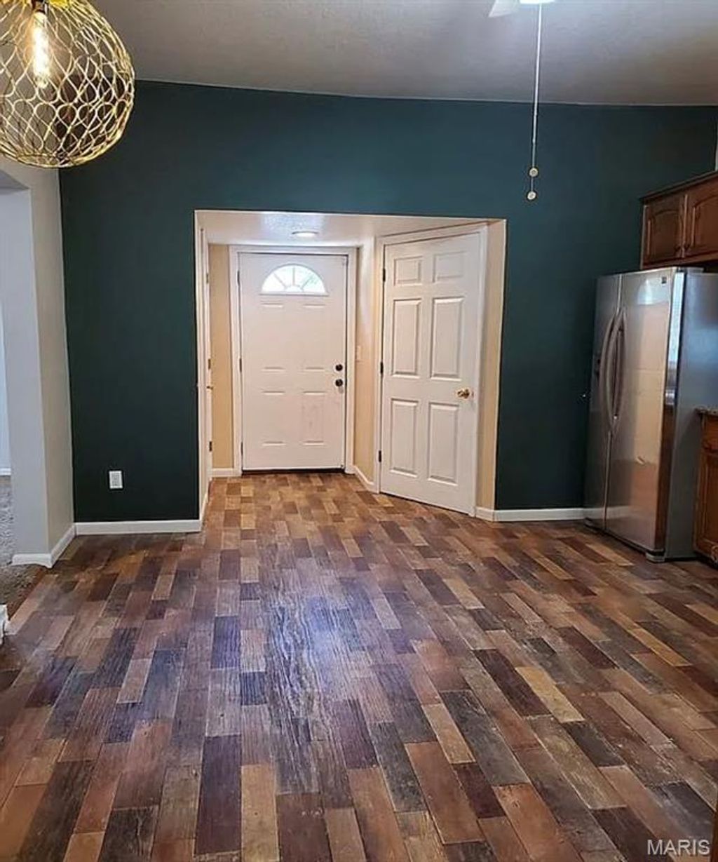 Photo of 1039 Franklin, Poplar Bluff, MO 63901 (MLS # 25072999)