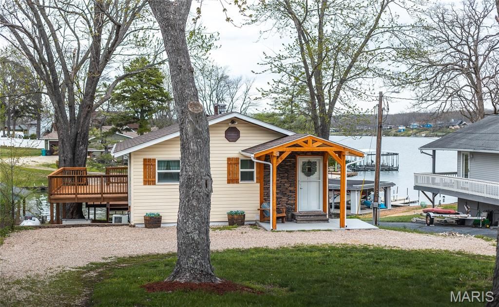 Photo of 1642 Lakeshore Drive, Cuba, MO 65453 (MLS # 26021495)