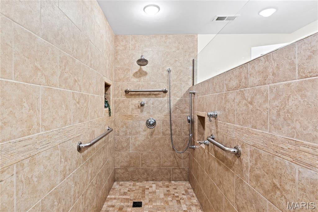 Claytonian A Condo Amd - Residential