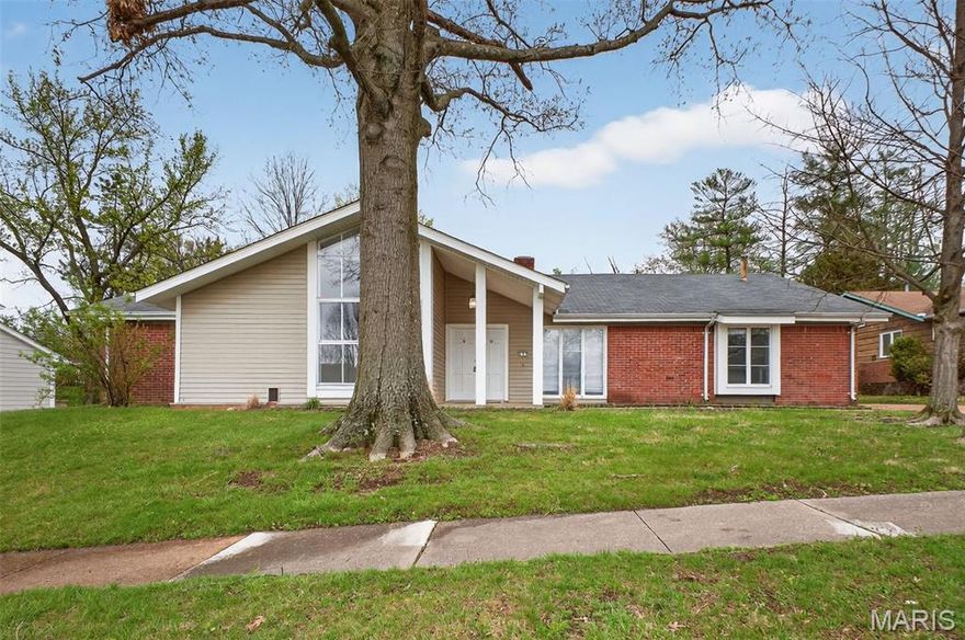 Looking for a house to make a home but just not ready to buy, look no farther than this amazing 3 bed, 2 bath rental! Located in the heart of Ballwin, in a quiet neighborhood and walking distance to an amazing park! The large open floor plan designed to have maximum space for entertaining company or relaxing on your own. You will be greeted by the bright living area with floor to ceiling windows, a unique kitchen with a breakfast bar, stainless steel appliances and a cozy wood burning fireplace to enjoy all your special moments near. Enjoy 3 spacious rooms along with main floor hook ups for laundry! If you are not inside enjoying the home, enjoy the backyard or patio for some fresh air. Plenty of space for parking, amazing schools near by! Freshly painted, cleaned and ready for it's new tenant! Schedule your showing today!