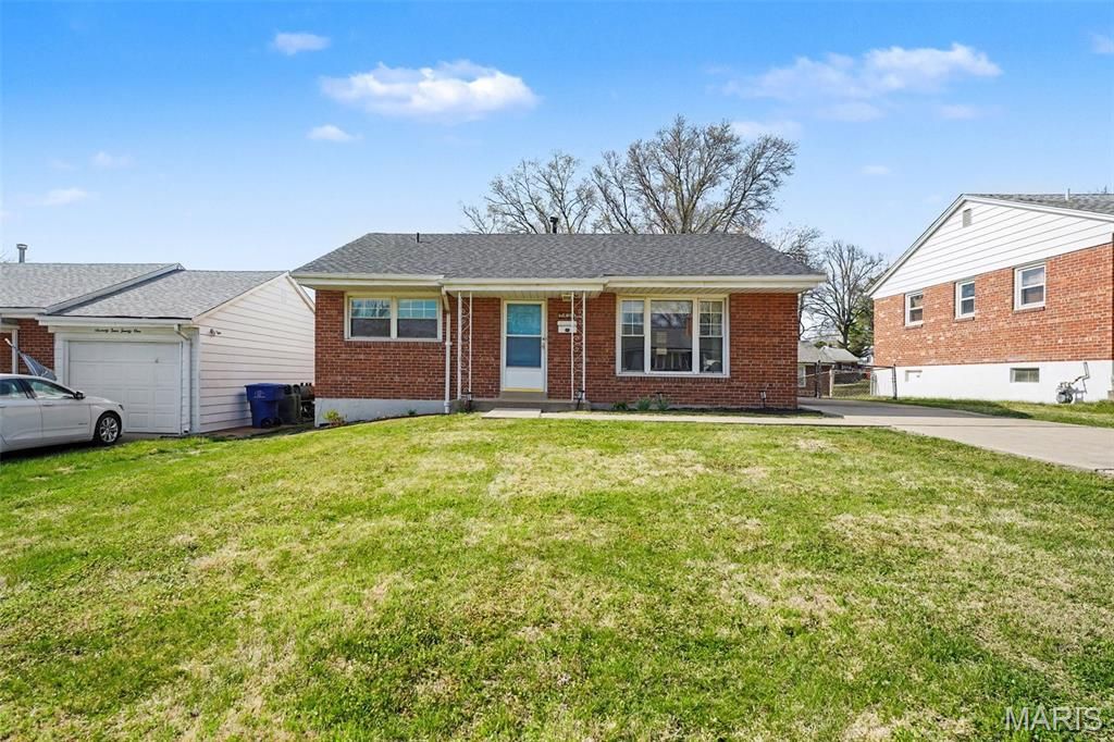Photo of 7417 Ray Avenue, St Louis, MO 63116 (MLS # 26019331)