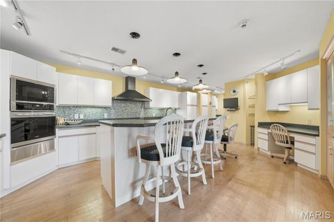 Tiny photo for 585 Coeur De Royale Drive #405, Creve Coeur, MO 63141 (MLS # 25061722)