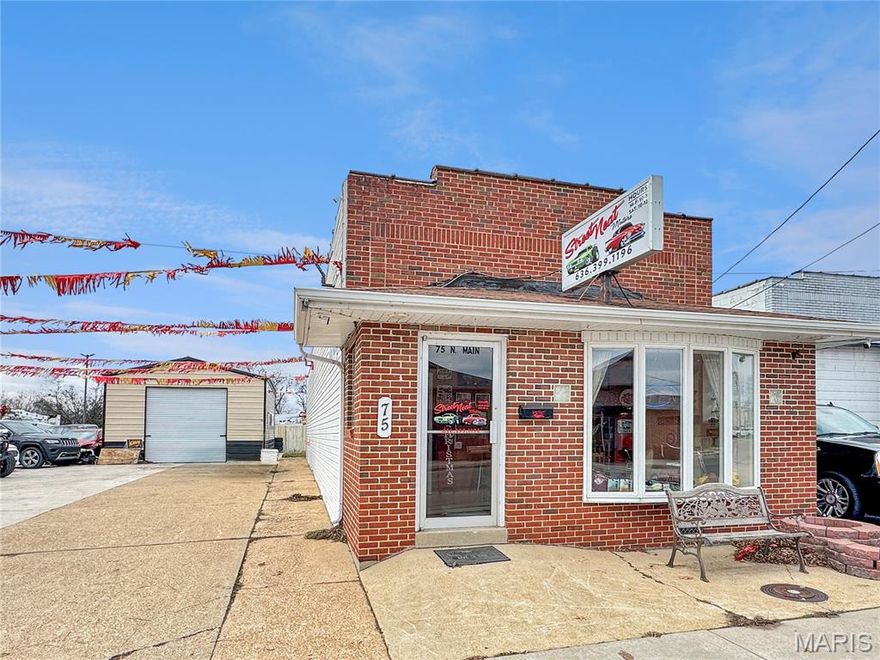 Downtown St Clair Mo commercial building, all one level. Well-maintained building with a display window for many uses. Has private parking for approx. 8 + cars. It was used as retail space, meeting or event space and so many more uses. The interior is adorable and bright. currently used as an office for business upfront and living quarters in the back. Large Garage with electric and concrete floor. Concrtete Parking area. Come see the possibilities.