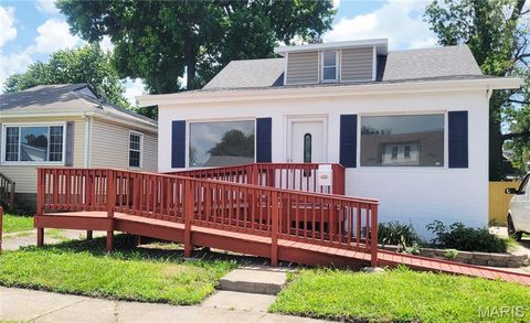 Photo of 2648 Madison Avenue, Granite City, IL 62040 (MLS # 26046009)